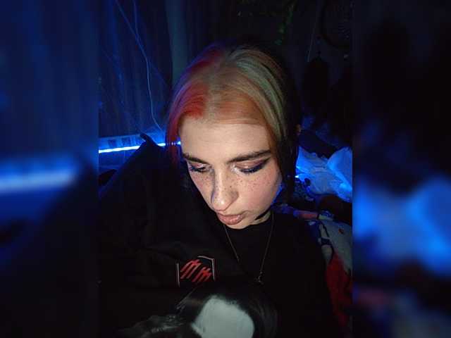Siren Brattyqueen live cam