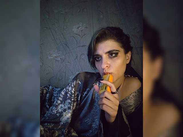 CyberSquirtCuckQueen live webcam show