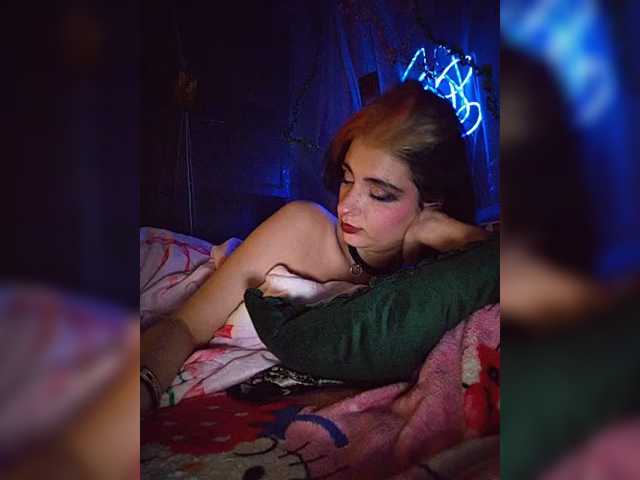 Siren_BrattyQueen live cam on BongaCams