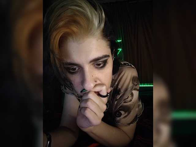 CrazySquirtSiren live cam preview
