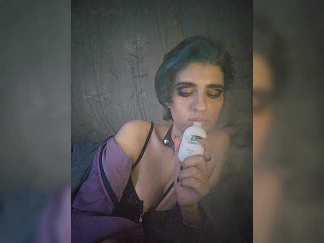 UntouchableSquirtWitch live webcam show