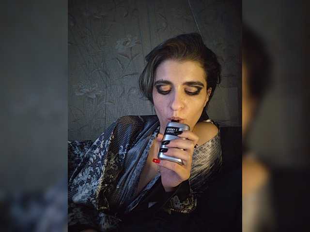 CyberSquirtCuckQueen live webcam show