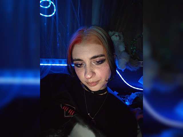 Siren Brattyqueen live cam