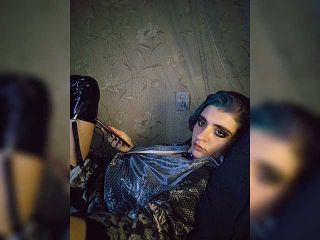 CyberSquirtCuckQueen live webcam show