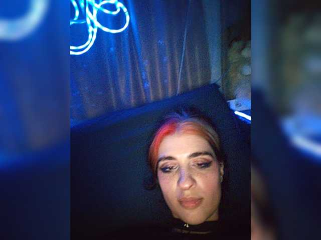 Siren Brattyqueen live cam