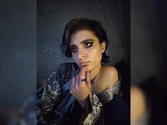 CyberSquirtCuckQueen live webcam show