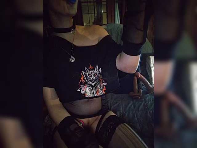 CrazySquirtSiren — live female cam