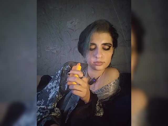 CyberSquirtCuckQueen live webcam show
