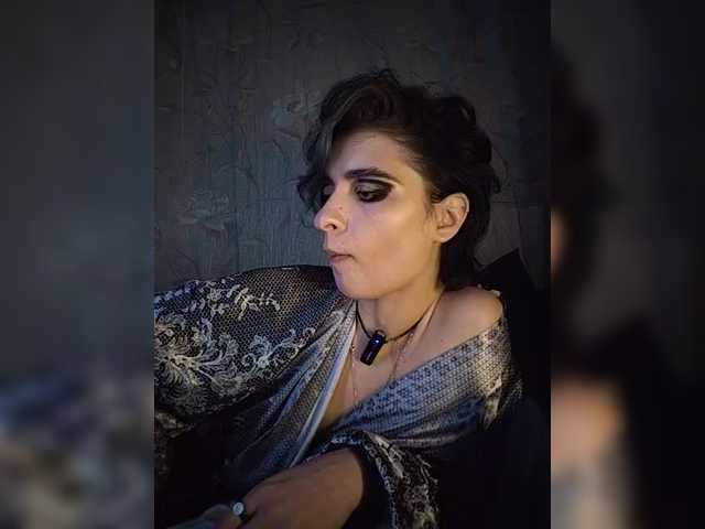 CyberSquirtCuckQueen live webcam show