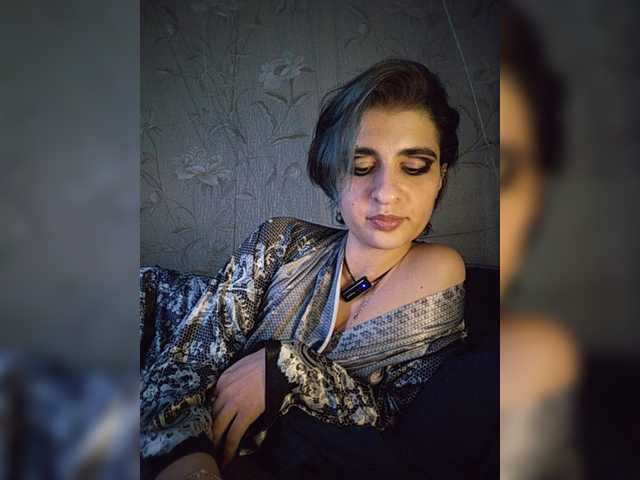 CyberSquirtCuckQueen live webcam show