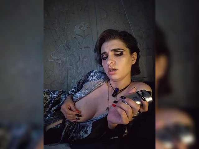 CyberSquirtCuckQueen live webcam show