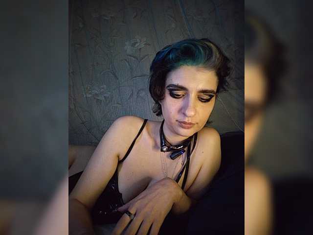 UntouchableSquirtWitch live webcam show