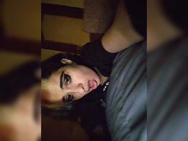 CrazySquirtSiren live cam preview