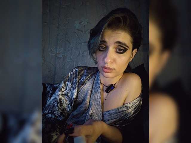 CyberSquirtCuckQueen live webcam show