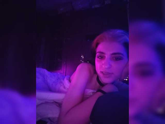 CrazySquirtSiren live cam preview