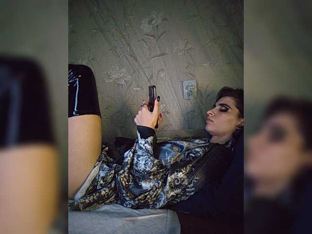 CyberSquirtCuckQueen live webcam show