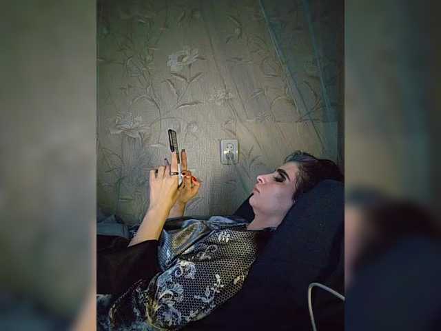 CyberSquirtCuckQueen live webcam show