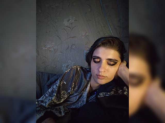 CyberSquirtCuckQueen live webcam show