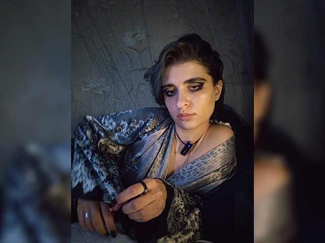 CyberSquirtCuckQueen live webcam show