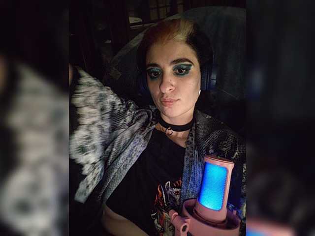 CrazySquirtSiren — live female cam