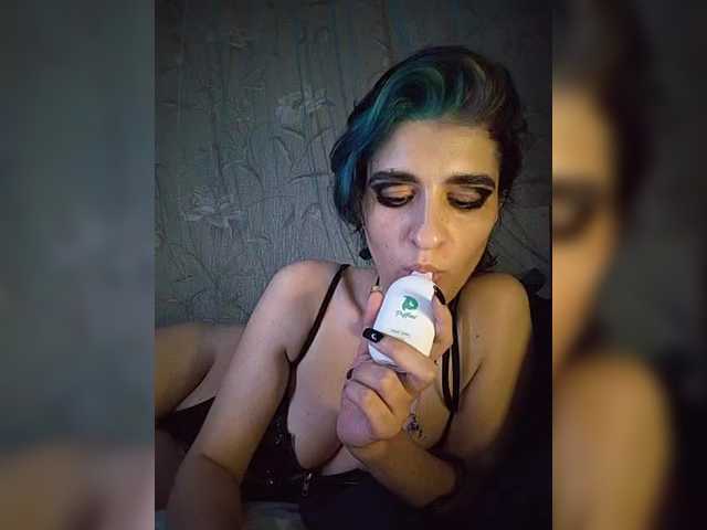 UntouchableSquirtWitch live webcam show