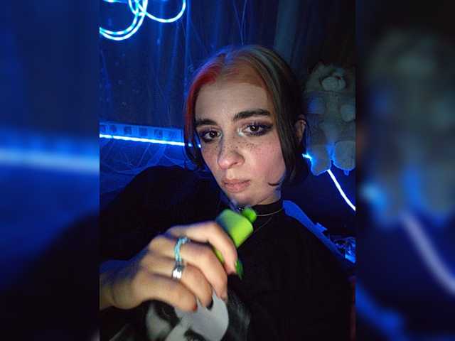 Siren Brattyqueen live cam