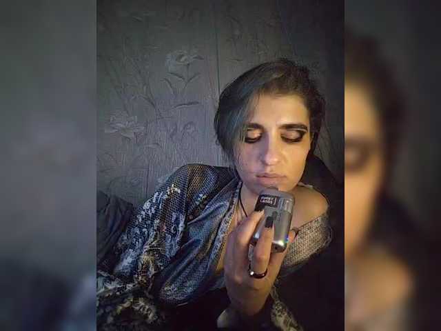 CyberSquirtCuckQueen live webcam show