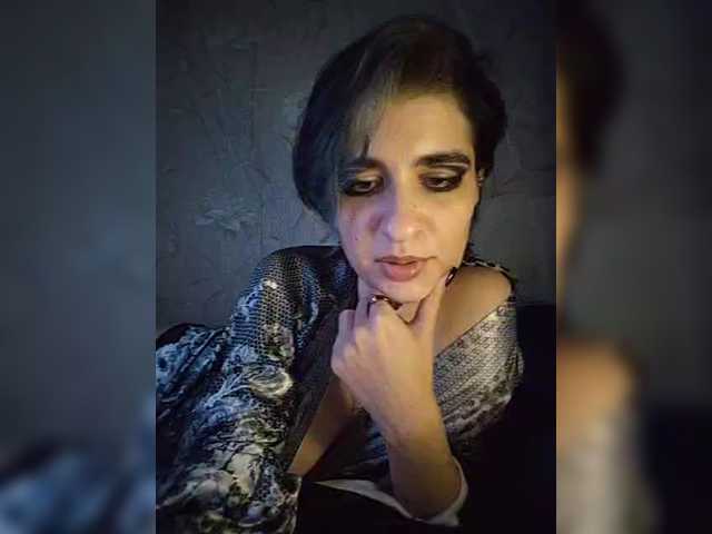 CyberSquirtCuckQueen live webcam show