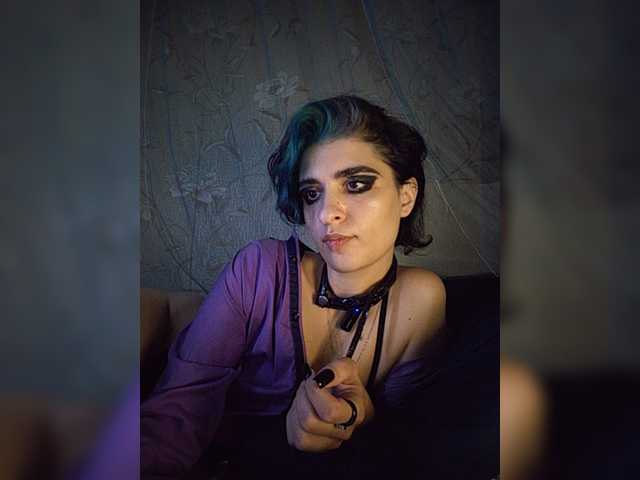 UntouchableSquirtWitch live webcam show
