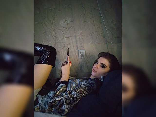 CyberSquirtCuckQueen live webcam show