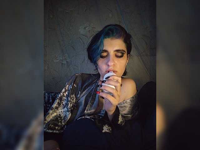 CyberSquirtCuckQueen live webcam show