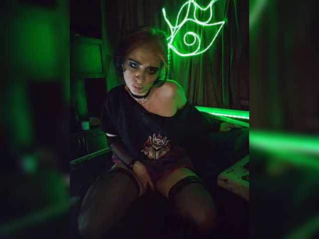 CrazySquirtSiren live cam preview
