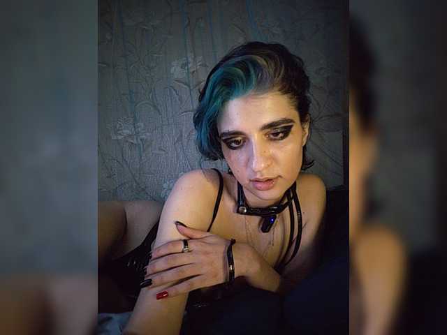 UntouchableSquirtWitch live webcam show