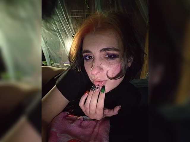 Siren Brattyqueen live cam