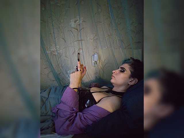 UntouchableSquirtWitch live webcam show