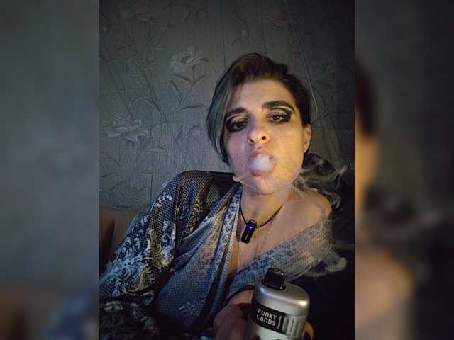 CyberSquirtCuckQueen live webcam show