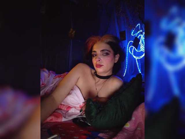 Siren_BrattyQueen live cam on BongaCams