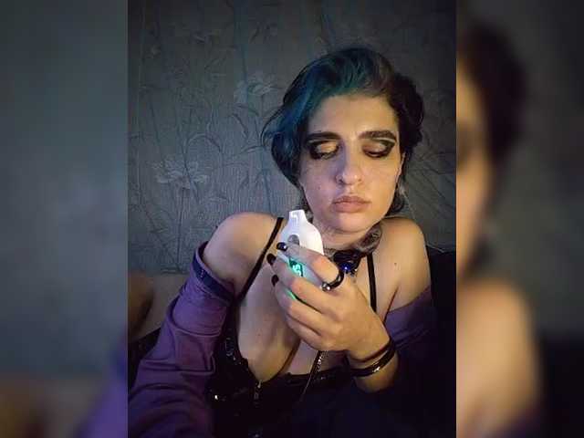 UntouchableSquirtWitch live webcam show