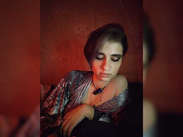 CyberSquirtCuckQueen live webcam show