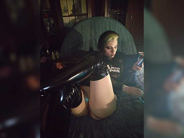 CrazySquirtSiren live cam preview
