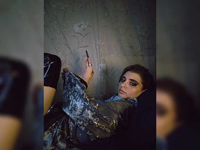 CyberSquirtCuckQueen live webcam show