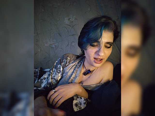 CyberSquirtCuckQueen live webcam show