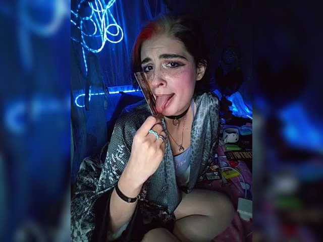 Siren Brattyqueen live cam