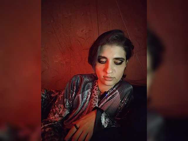 CyberSquirtCuckQueen live webcam show