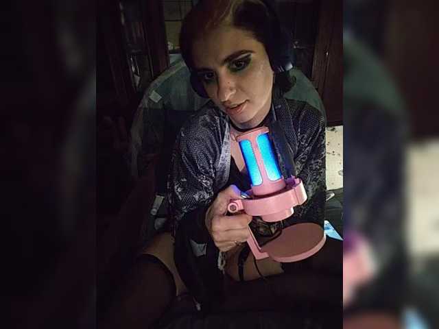 CrazySquirtSiren — live female cam