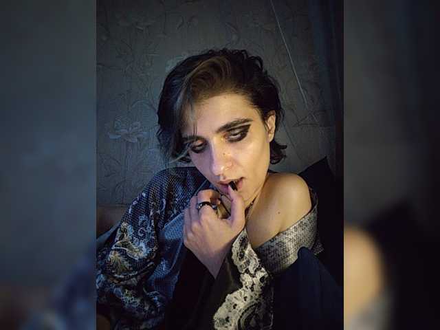 CyberSquirtCuckQueen live webcam show