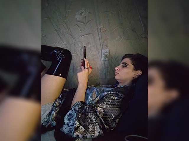 CyberSquirtCuckQueen live webcam show
