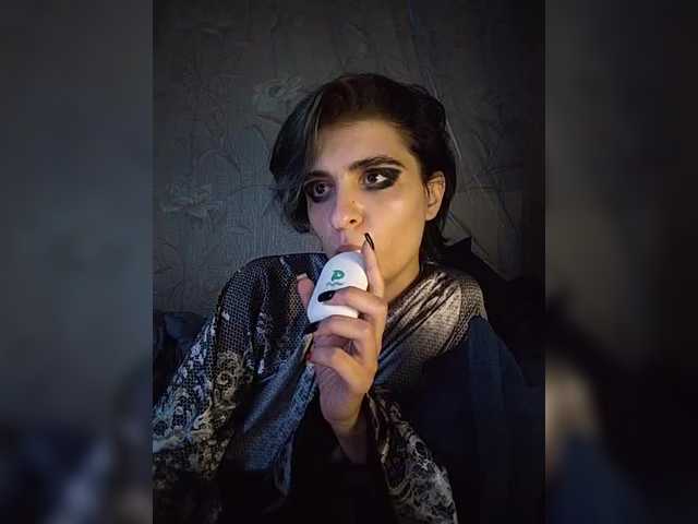CyberSquirtCuckQueen live webcam show