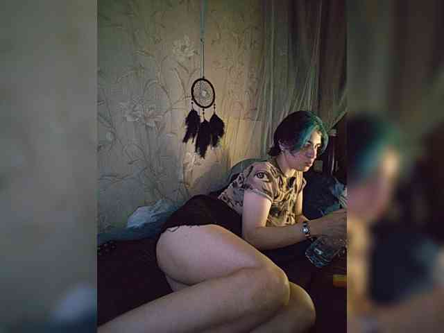 UntouchableSquirtWitch webcam