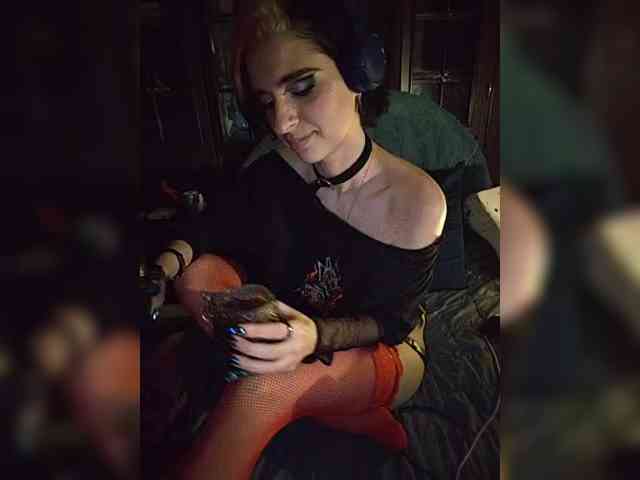 crazysquirtsiren's live room
